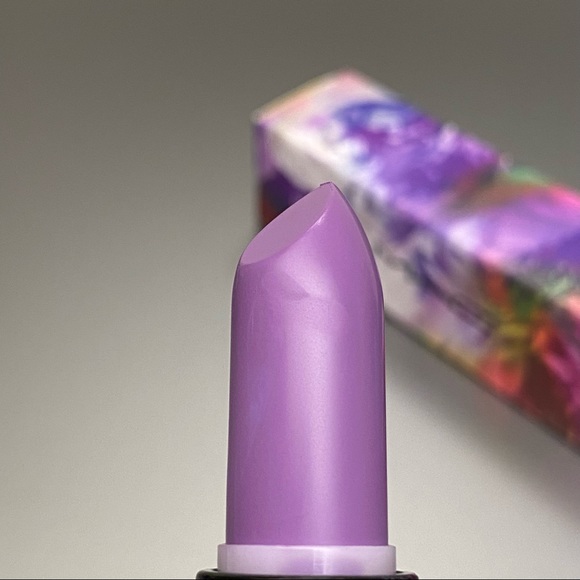 MAC Forget-Me-Naughty Lipstick - Picture 10 of 12